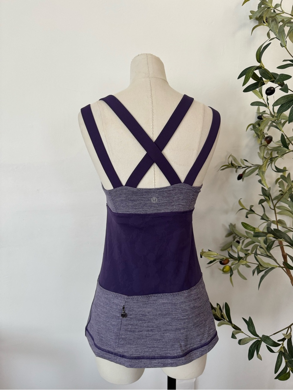 Lululemon Size 6 Purple Cross Back Built In Bra Yoga Tank Top Workout Athletic‎ - Picture 4 of 8
